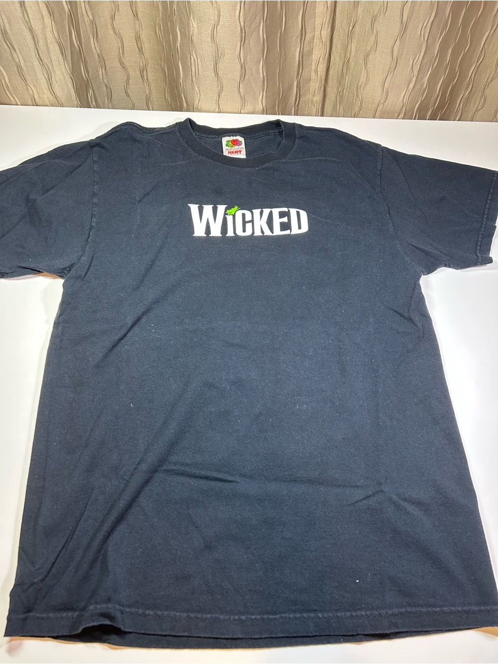 Wicked Men's Large Fruit of the Loom Black Graphic Short Sleeve T Defy Gravity